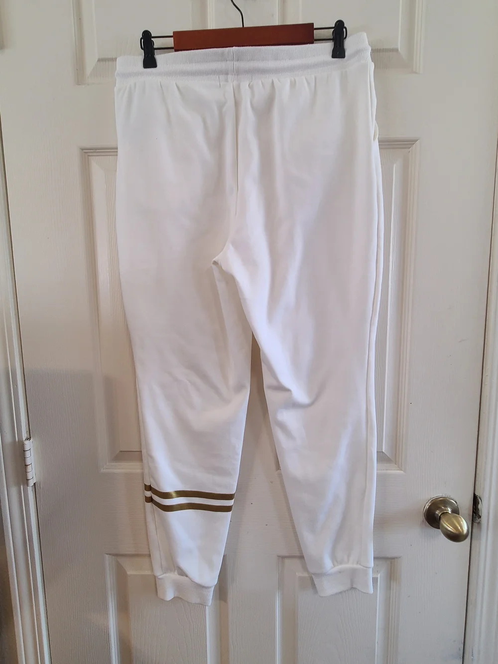 GUESS White Two-Piece Hoodie & Jogger Set with Gold Stripe Size L